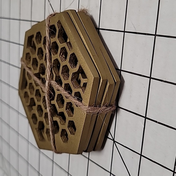 Set of 4 Metal Coasters, 4.5" at Widest, Approx..2" tall Honeycomb Pattern - Picture 3 of 11